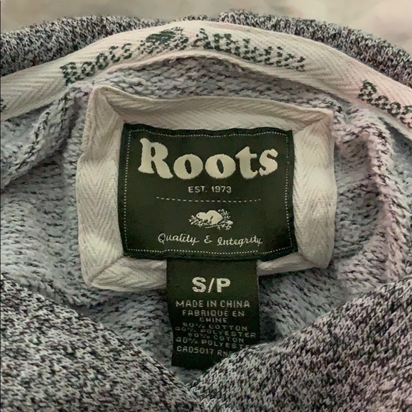 SOLD Roots Salt and Pepper Sweatshirt Size Small - Picture 4 of 5